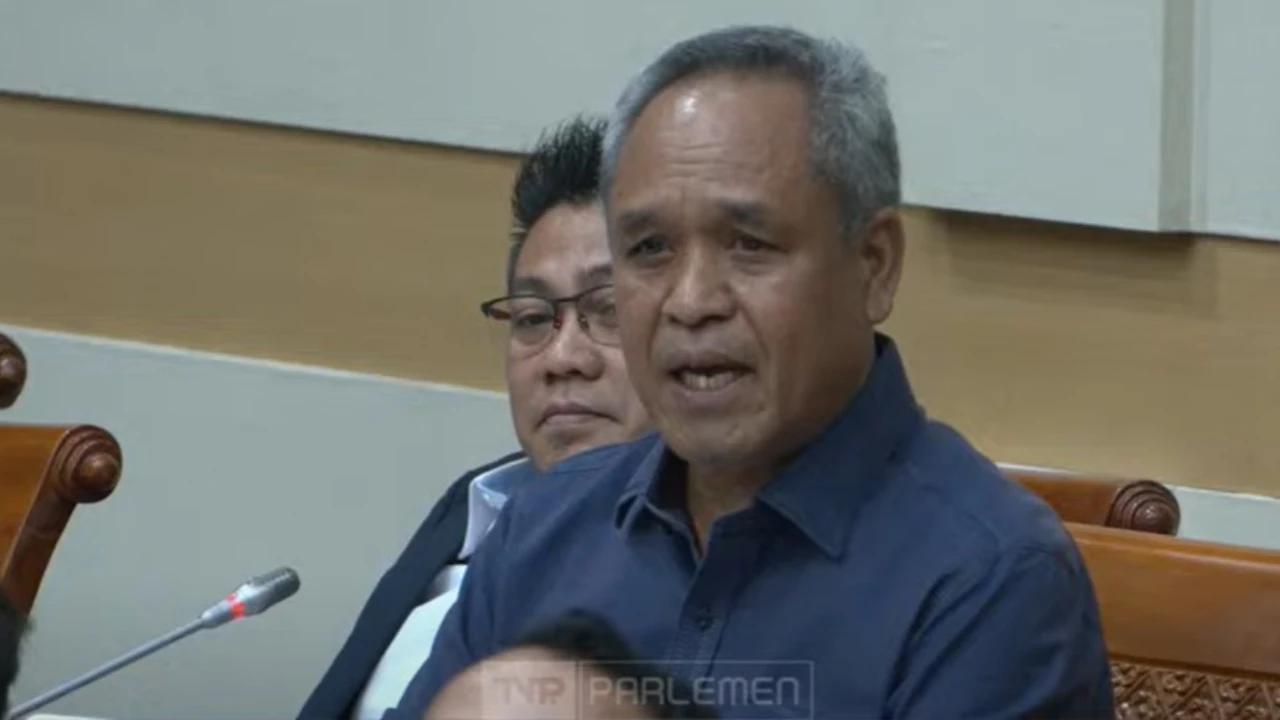 VIDEO: Benny DPR Sebut Hakim MK Berani Tunjukkan Ijazah Asli "Tak Kayak yang Lain"