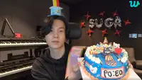 Suga BTS live di Weverse untuk merayakan ulang tahun ke-30 bersama ARMY, sebutan penggemar BTS, 9 Maret 2023, waktu Korea Selatan. (dok. tangkapan layar Weverse BTS)