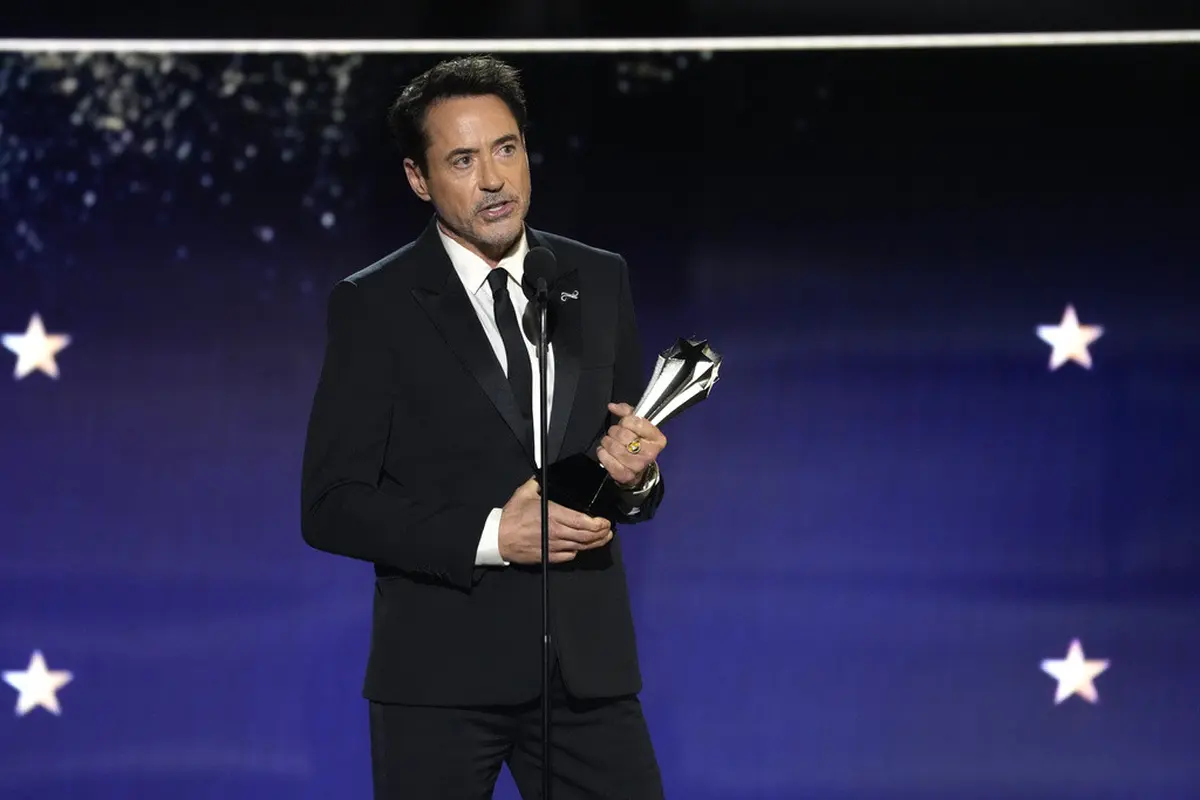 Robert Downey Jr. dalam Critics Choice Awards 2024. (AP Photo/Chris Pizzello)