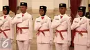 Anggota paskibraka 2016 mengikuti Upacara Pengukuhan Pasukan Pengibar Bendera Pusaka (Paskibraka) di Istana Negara, Jakarta, Senin (15/8). (Liputan6.com/Faizal Fanani)