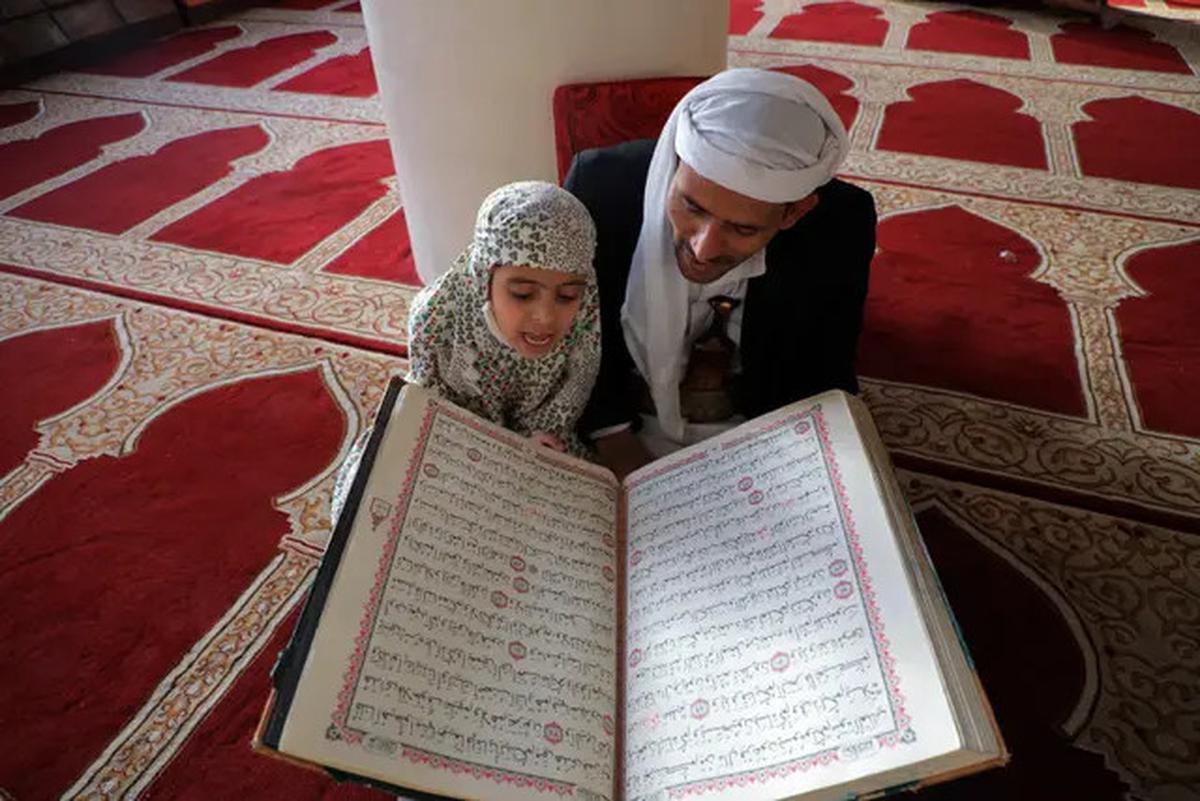 Apakah Pahala Membaca Al-Qur'an Sampai kepada Orangtua yang Telah Meninggal? Simak Penjelasan Ustadz Adi Hidayat