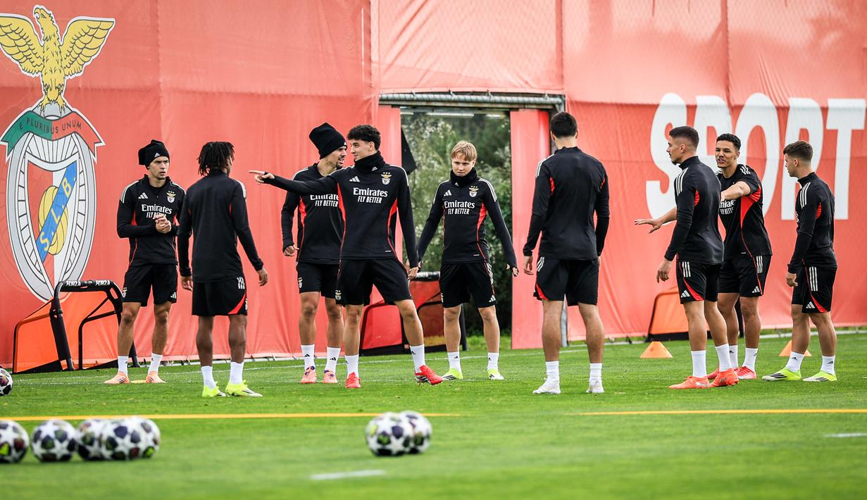 Benfica akan menjamu Real Madrid pada leg pertama playoff babak 16 besar Liga Champions di Estadio da Luz, Lisbon, Rabu (18/2/2026) dini hari WIB. Skuad asuhan Mourinho diprediksi bisa membuat kejutan lagi lantaran punya modal psikologis penting setelah menang 4-2 atas Madrid pada pertemuan sebelumnya. (AFP/Patricia De Melo Moreira)