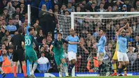 Striker Tottenham Hotspur, Fernando Llorente, merayakan gol ke gawang Manchester City dalam laga leg kedua perempat final Liga Champions 2018-2019 di Etihad Stadium, Kamis dini hari WIB (18/4/2019). (AFP/Lindsey Parnaby)