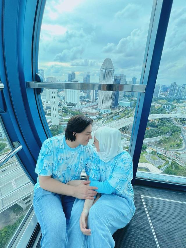 ampil Mesra, Ini Momen Kebersamaan Cut Meyriska dan Roger Danuarta saat di Singapura