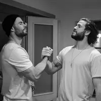 Chris Hemsworth unggah fotonya bersama Liam (Sumber: Instagram @chrishemsworth)