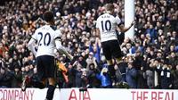 Harry Kane buka keunggulan Tottenham Hotspur atas West Bromwich Albion (14/1/2017). (Daily Mail)