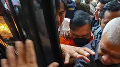 Tersangka kasus dugaan tindak pidana pencucian uang PT Asabri-Krakatau Steel, Don Ritto, tiba di Gedung Bundar Jampidsus, Kejaksaan Agung, Jakarta, Jumat (17/7/2026). (KLY/Arie Basuki)
