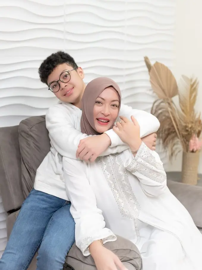 Keanu Massaid Putra Angelina Sondakh