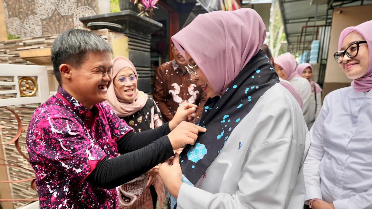Dukung Kemandirian Penyandang Disabilitas, Kemensos Salurkan Bantuan ATENSI untuk Rumah Kinasih Blitar