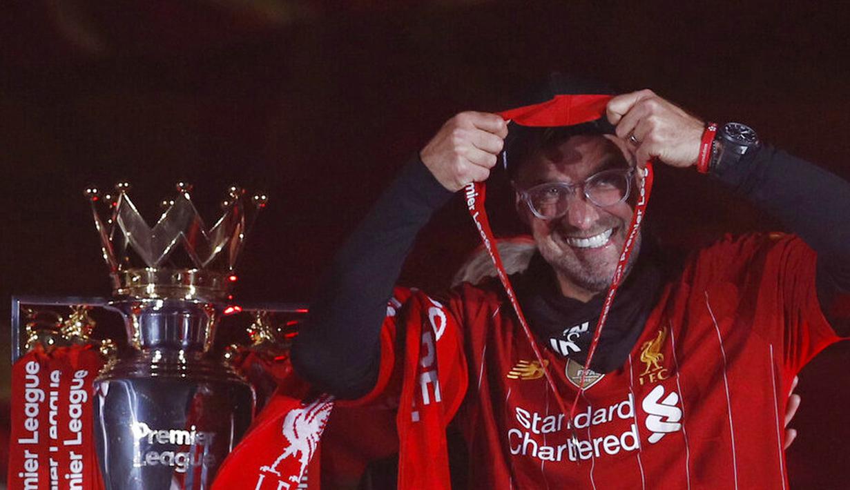 Juru taktik asal Jerman itu berhasil mengakhiri puasa gelar liga Liverpool yang telah berlangsung selama 30 tahun. (Laurence Griffiths, Pool via AP)