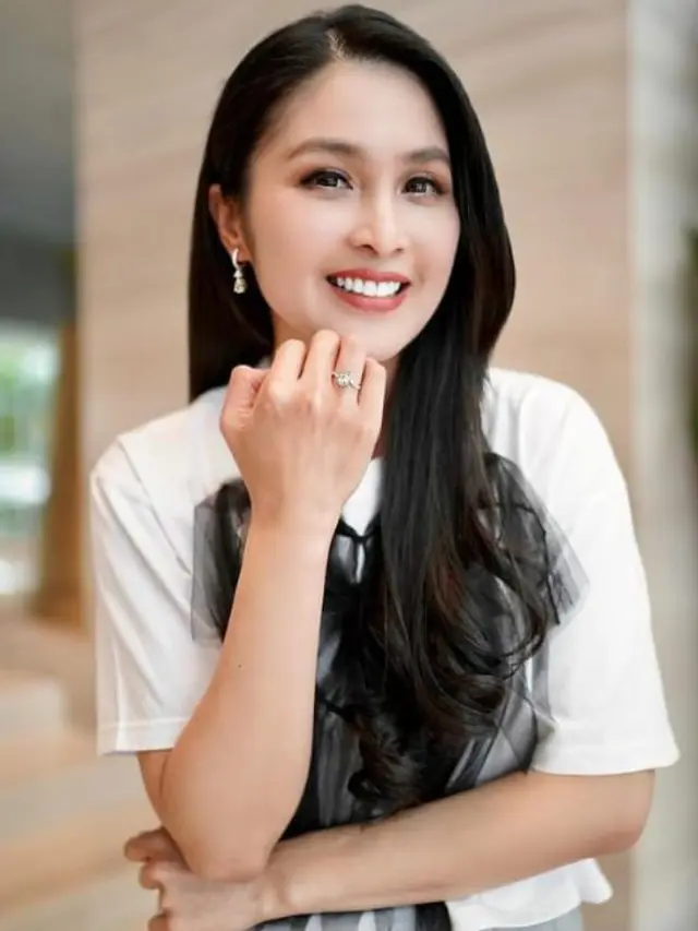 Meski Tajir Melintir, 3 Selebritis Indonesia Ini Jarang Banget Pamer Kekayaan