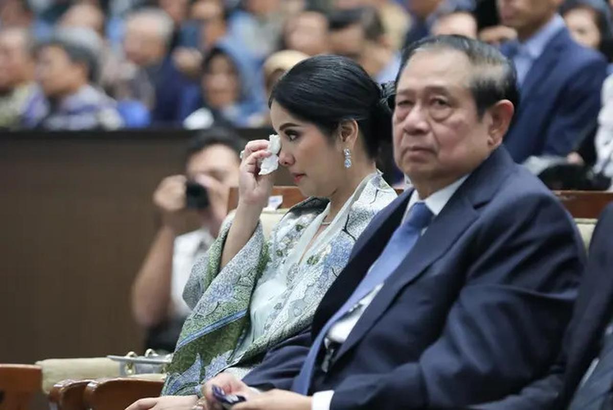 Reaksi Annisa Pohan Saat AHY Raih Gelar Doktor Cumlaude: Sungguh Ajaib Suamiku, Siap Jadi Dosen?