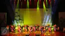 Sejumlah finalis Abang None Jakarta selatan 2016 saat menunjukan bakat tari di Balai Kartini, Jakarta, Jumat (20/5).Tersisa 30 finalis untuk menunjukkan kemampuannya di Abang None Jakarta selatan 2016.(Liputan6.com/Angga Yuniar)