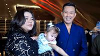 Denny Sumargo  dan keluarganya. (M Altaf Jauhar/ LIputan6.com)