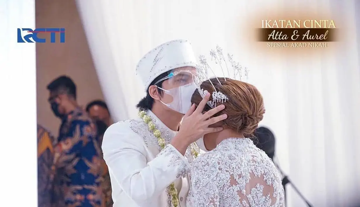 Atta menikahi perempuan pilihannya dengan mahar yang terbilang unik. Selain seperangkat alat Sholat, Atta memberikan uang dengan nominal seperti tanggal pernikahan mereka. Yakni Rp. 342.021 atau sesuai dengan tanggal 3 April 2021. (Livestreaming RCTI)