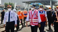 Menteri Perhubungan Budi Karya Sumadi meninjau proyek pembangunan Kereta Cepat Jakarta &ndash; Bandung (KCJB) pada Sabtu (1/10/2022). (Dok Kemenhub)