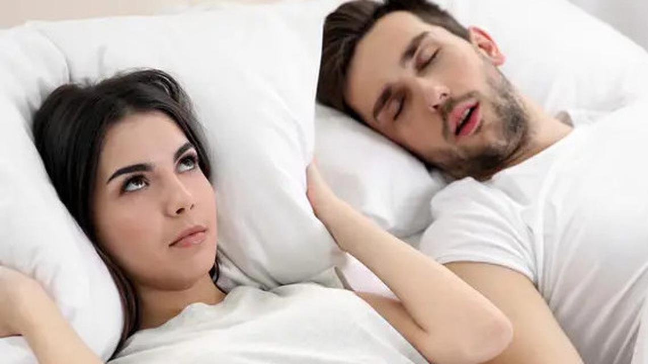 Jangan Panik, Seseorang Tidurnya Mendengkur Keras, Begini Cara Mengatasinya