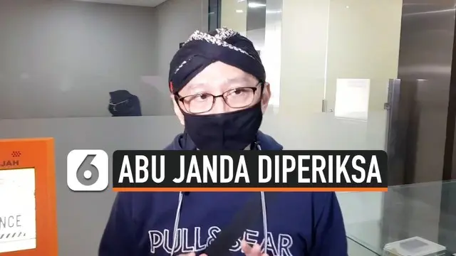 Permadi Arya alias Abu Janda kembali mendatangi Bareskrim Polri untuk diperiksa dalam dugaan kasus cuitan berbau rasisme. Ia dilaporkan KNPI atas dugaan menghina Natalius Pigai.