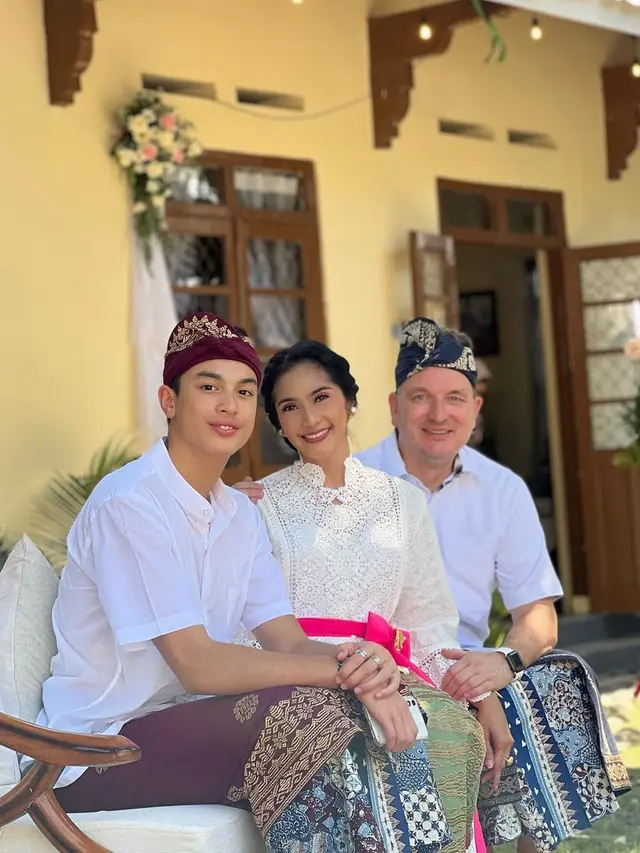 Keluarga Maudy Koesnaedi (Instagram/maudykoesnaedi)