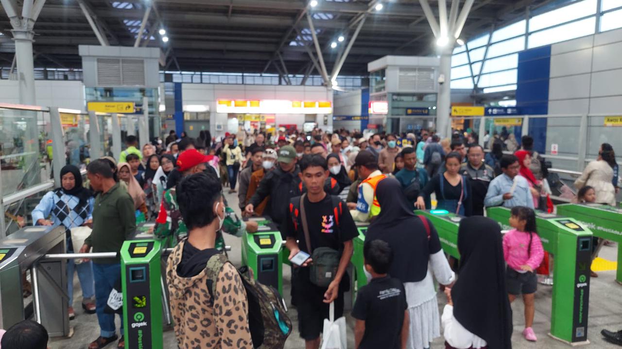 Tersibuk, Stasiun Cikarang Tampung 347 Ribu Orang di Libur Nataru