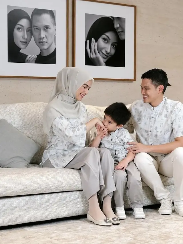 Ide Pose Foto Keluarga Unik dan Anti Mainstream untuk Lebaran Ala Deretan Para Artis