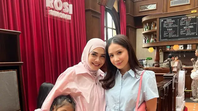 Kompak Nuansa Pastel, Gaya Nagita Slavina Rayakan Ultah Ibu Mertua Bareng Mama dan Caca Tengker