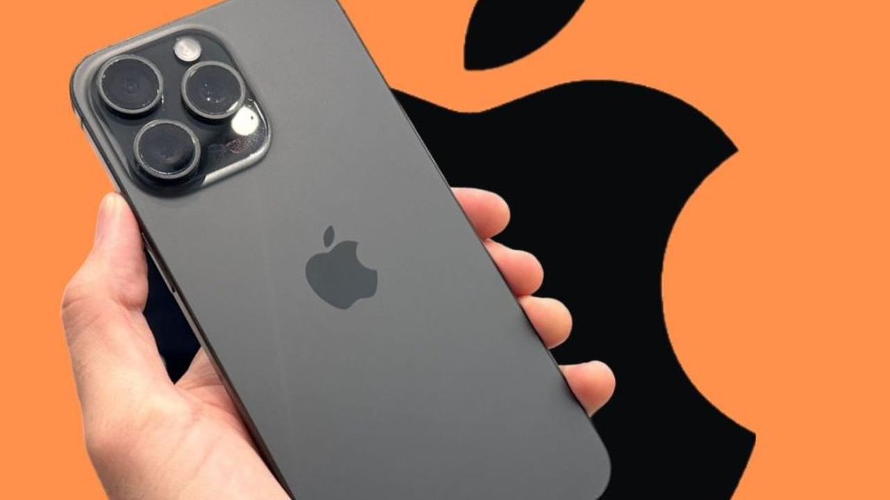 Bates menyerahkan HP itu kepada Ketua Dewan Keselamatan, Jennifer Homendy. Lantas, kok bisa iPhone yang terjatuh dari 16 ribu kaki baik-baik saja?<br>
