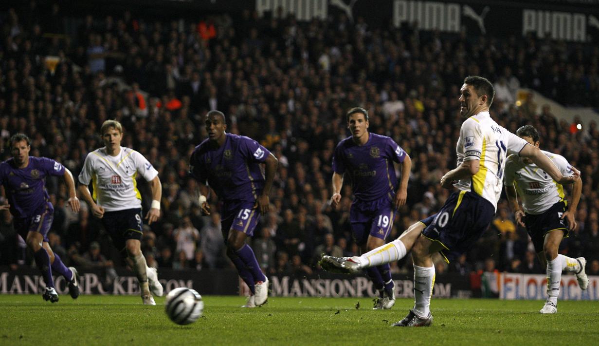 Robbie Keane (kanan) bermain dua kali bagi Tottenham yakni pada tahun 2002-2008 dan 2009-2011. Selama kurun waktu tersebut Keane telah mencetak 91 gol bagi Spurs di Premier League. (AFP/Ian Kington)