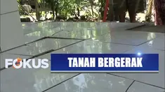 Setidaknya 400 rumah di Ciamis, Jawa Barat, retak dan rusak akibat tanah bergerak.