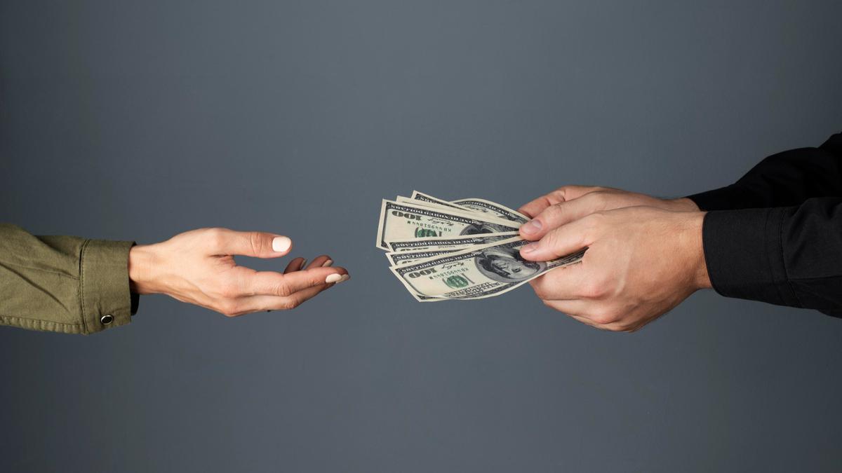 9 Arti Mimpi Dikasih Uang Sama Orang yang Sudah Meninggal - Ragam Bola.com