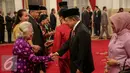 Wakil Presiden Jusuf Kalla memberikan gelar pahlawan nasional kepada lima tokoh di Istana Negara, Jakarta, Kamis (5/11). Penganugerahan ini merupakan agenda rutin jelang Hari Pahlawan tiap 10 November. (Liputan6.com/Faizal Fanani)