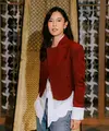 Dian Sastrowardoyo buktikan beskap bisa digunakan untuk menunjang aktivitas sehari-hari. Penggunaan beskap tak melulu untuk gaya formal melainkan juga edgy [@therealdisastr]