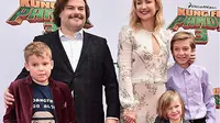 Jack Black dan Kate Hudson membawa anak-anak mereka dalam premier Kung Fu Panda 3 ( ET Online)