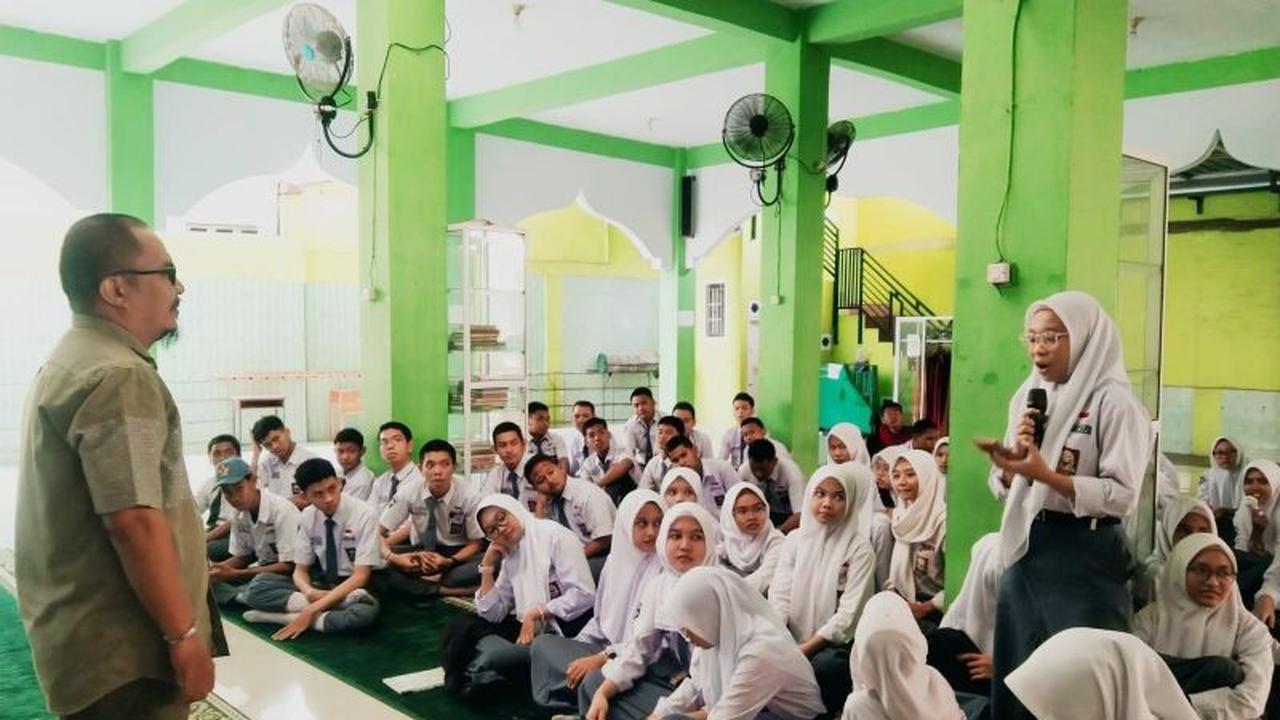KPU Makassar Bekali Pelajar SMA Pengetahuan Demokrasi, Kunci Masa Depan Pemilih Pemula Berintegritas