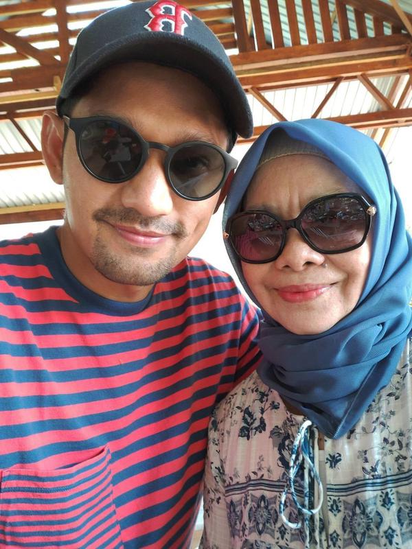 Ibnu Jamil dan Ibunda Ririn Ekawati (Sumber: Instagram/ibnujamilo)