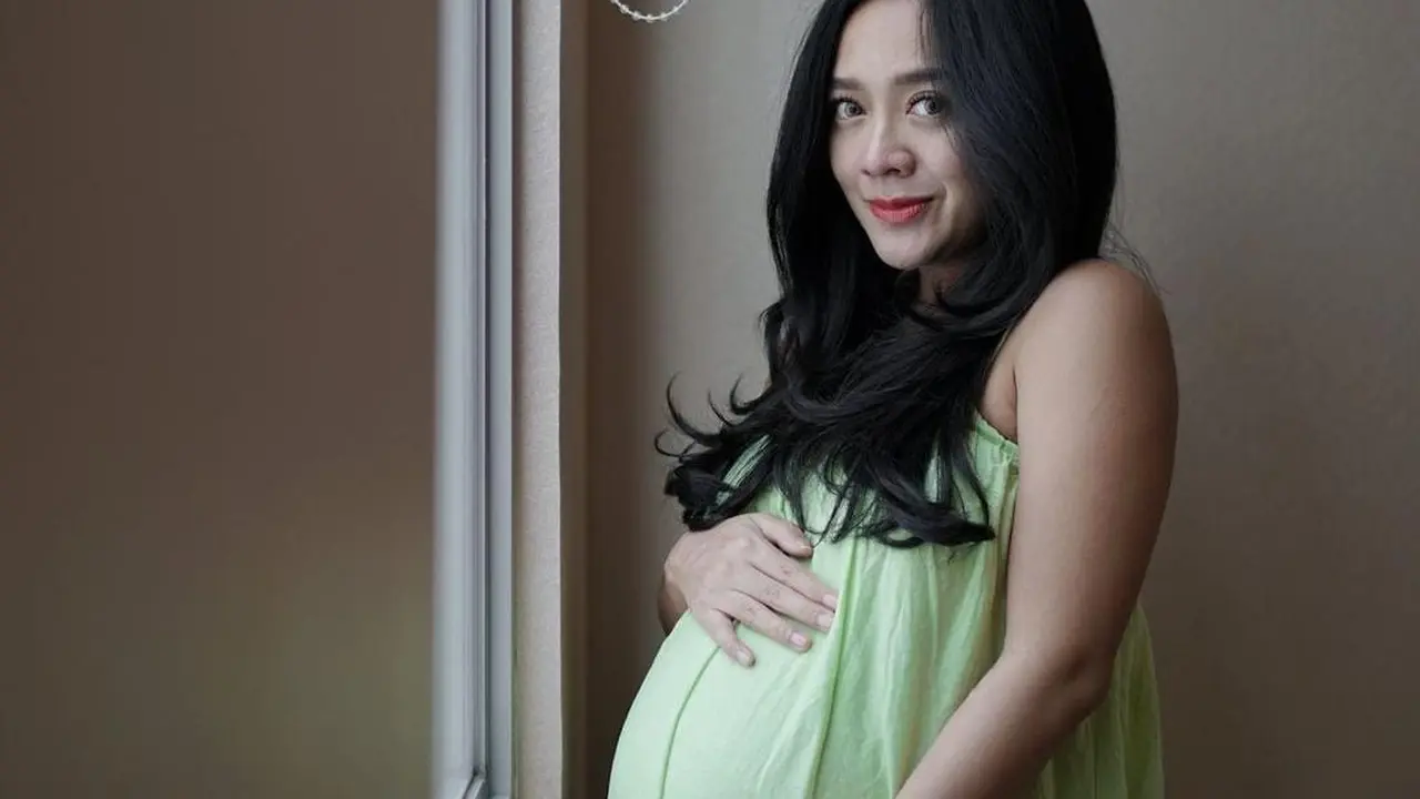 Dea Ananda mengunggah foto lamanya saat berbadan dua, dia mengaku kangen rasanya hamil