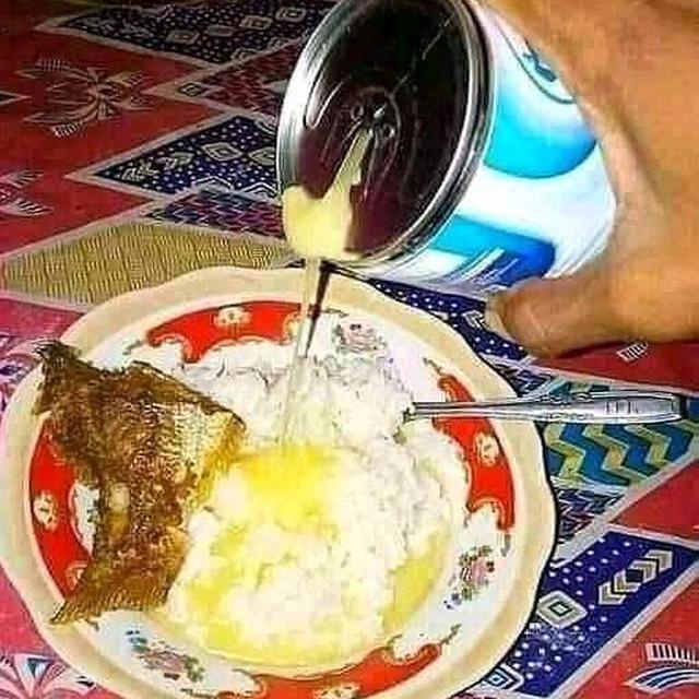 6 Potret Nasi Dicampur dengan Kuah Nyeleneh Ini Bikin Tak Nafsu Makan