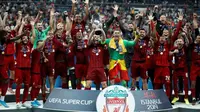 Liverpool meraih trofi Piala Super Eropa 2019 setelah mengalahkan Chelsea dengan skor 5-4 lewat adu penalti (skor 2-2), di Vodafone Park, Istanbul, Rabu (4/8/2019) malam waktu setempat. (AP Photo/Thanassis Stavrakis)