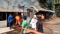 Lapo dan Warkop di Jembatan Panus Depok Terbakar, Kerugian Sampai Rp50 Juta