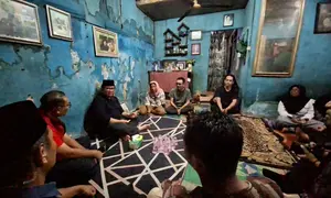 Gubernur Jakarta Pramono Anung mendatangi rumah duka Bambang Setiawan, warga yang meninggal dunia setelah kericuhan di kawasan Pejompongan, Jakarta Pusat. (Istimewa)