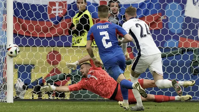 Foto: Momen Tandukan Harry Kane yang Bawa Inggris Comeback atas Slovakia di Babak 16 Besar Euro 2024