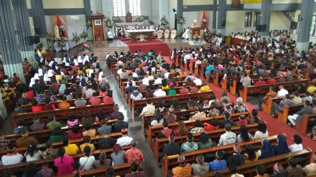 Upaya Pencegahan Penularan Covid-19 dalam Misa Penasbihan Uskup di Ruteng NTT