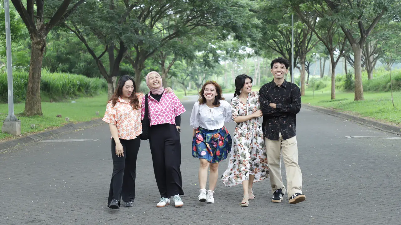 wanita november kepribadian baik