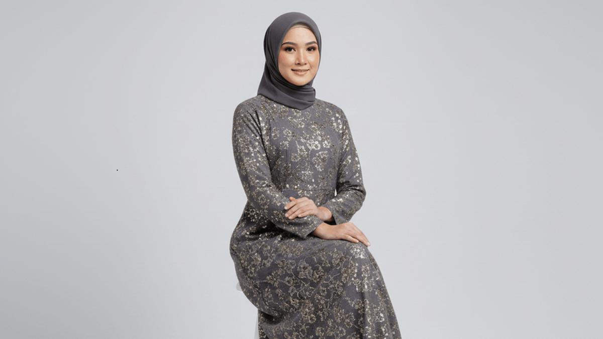 7 Model Gamis Monokrom Modern Hijabers Elegan, Tampil Menawan dan Timeless