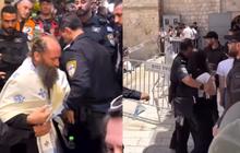 Sampai Todongkan Pistol, Begini Kelakuan Bengis Aparat Israel Larang Umat Kristen Masuk Gereja Makam Suci di Palestina