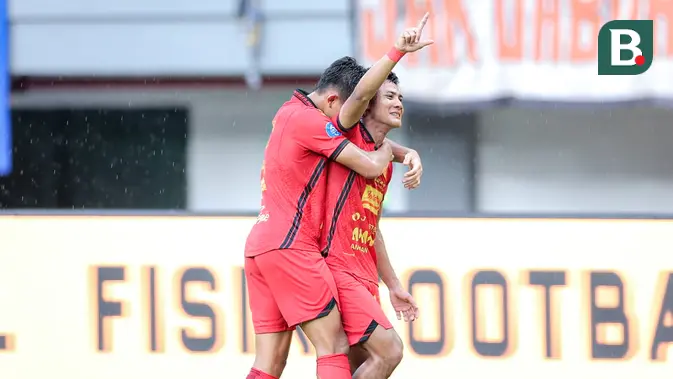    Eks Persija Berlabuh di Bhayangkara FC: Firza Andika Cari Pelabuhan Baru!   Bye-bye Persija! Firza Andika Kini Jadi Armada Bhayangkara FC.   Dari Macan ke The Guardians: Firza Andika Resmi Berseragam Bhayangkara FC!   Tak Lagi Oren, Firza Andika Pilih Biru Bhayangkara FC! Ada Apa