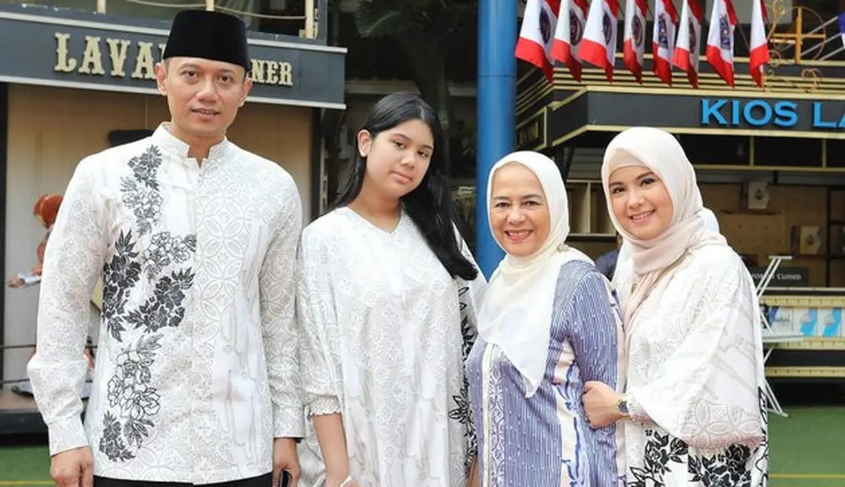 Ketika Annisa tidak memakai high heels, tingginya sudah dibalap oleh Almira. Namun Annisa bersyukur karena putrinya lebih tinggi.(instagram.com/annisayudhoyono)