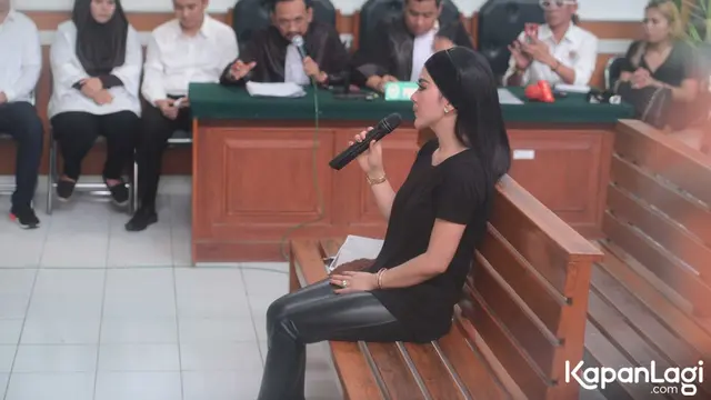 [Bintang] Syahrini di Sidang First Travel