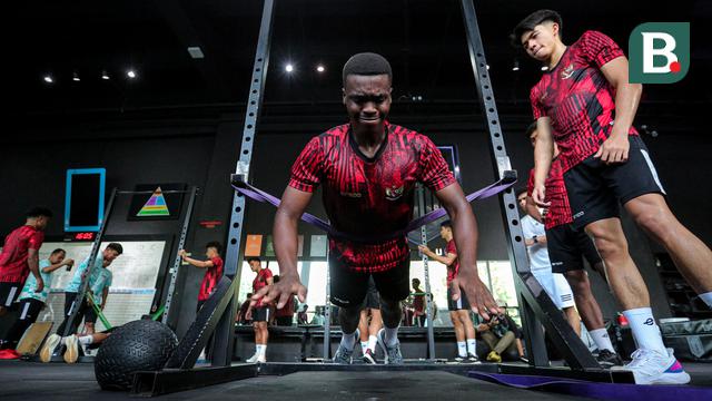 Foto: Timnas Indonesia U-20 Digembleng Latihan Fisik Berat, Dibimbing Langsung oleh Pelatih Marinir Amerika Serikat