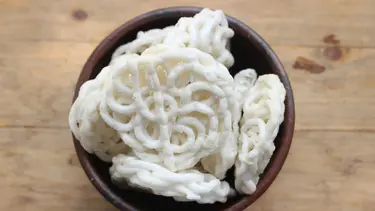 8 Jenis Kerupuk Yang Kriuk Dan Cocok Jadi Pelengkap Makanmu Lifestyle Fimela Com